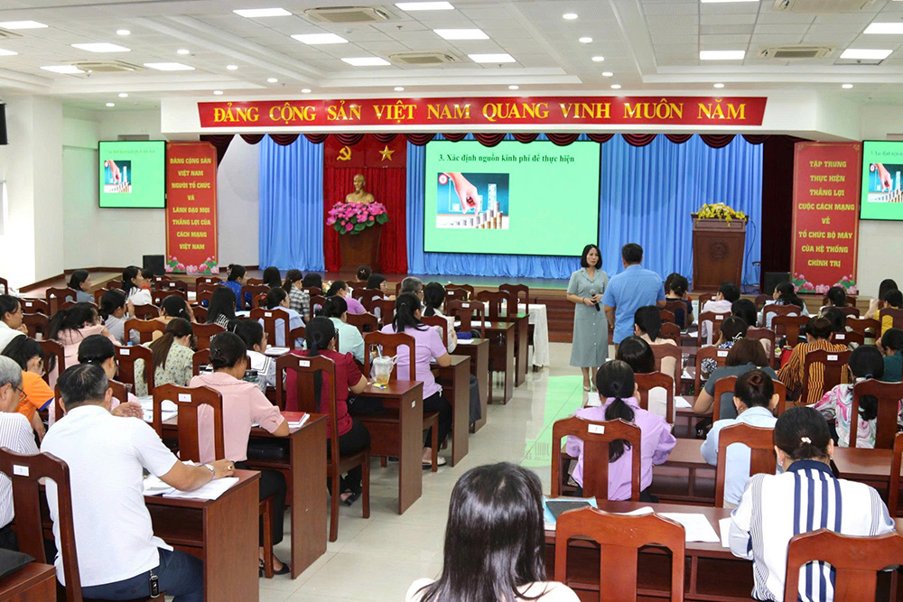 Sở Nội vụ TP. Hồ Chí Minh tập huấn công tác quản lý và sử dụng chính sách cho 102 công chức cấp xã